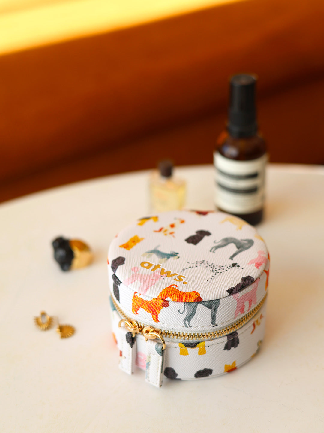 all-the-ways-to-say-dogs-bo-te-bijoux-cuir-chiens-ronde image 3