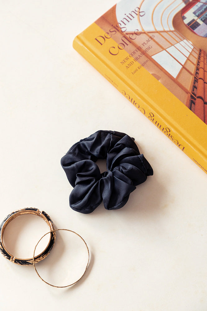 all-the-ways-to-say-black-bow-duo-chouchous-noir-ruban image 6