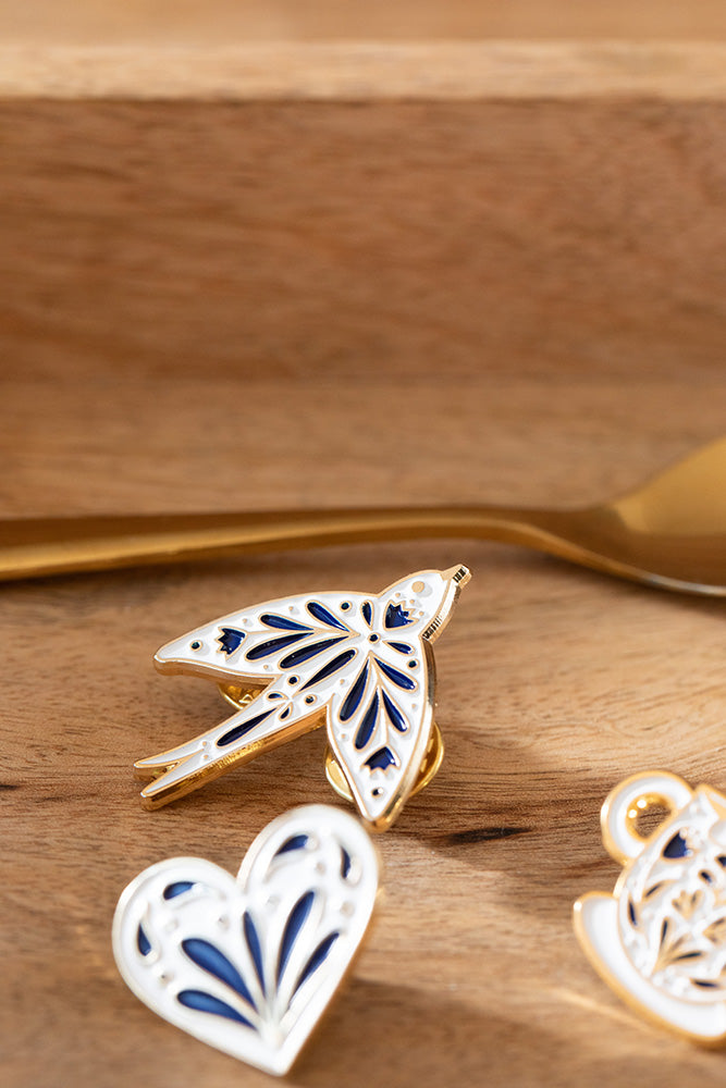 all-the-ways-to-say-swallow-pin-s-hirondelle-dor-maill image 2