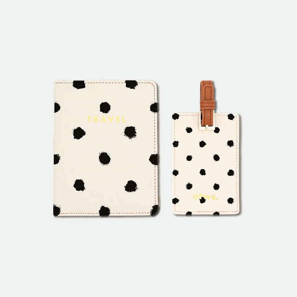 all-the-ways-to-say-painted-dots-set-voyage-passeport-pois image 1