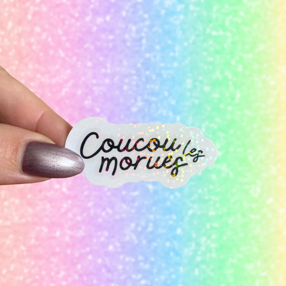 atelier-naholi-coucou-les-morues-sticker-holographique-5-65-cm image 1