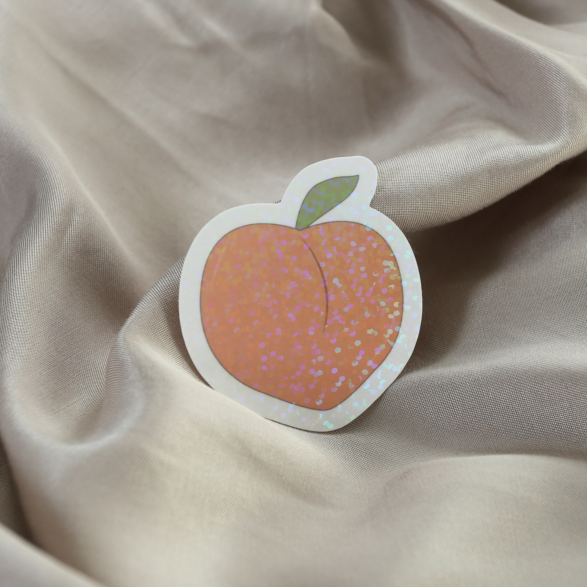 atelier-naholi-sticker-p-che-holographique-6-x-3-22-cm image 2