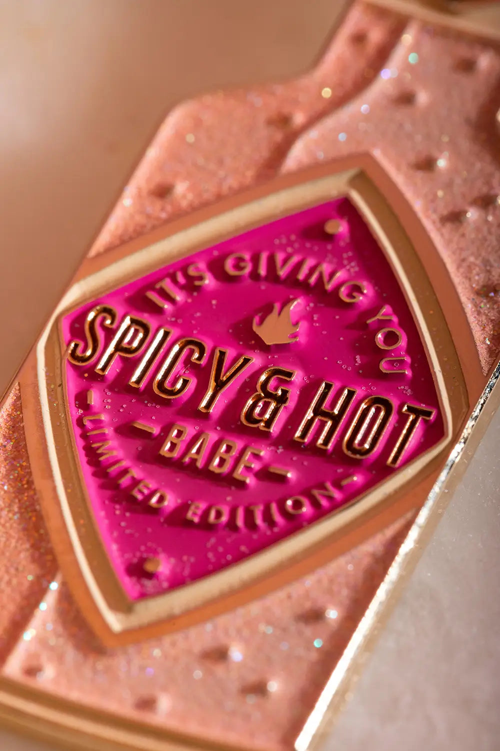 all-the-way-to-say-spicy-hot-porte-cl-s-piment-rose image 2