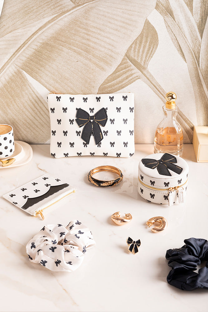 all-the-ways-to-say-black-bow-pin-s-noeud-noir-dor-mail image 3