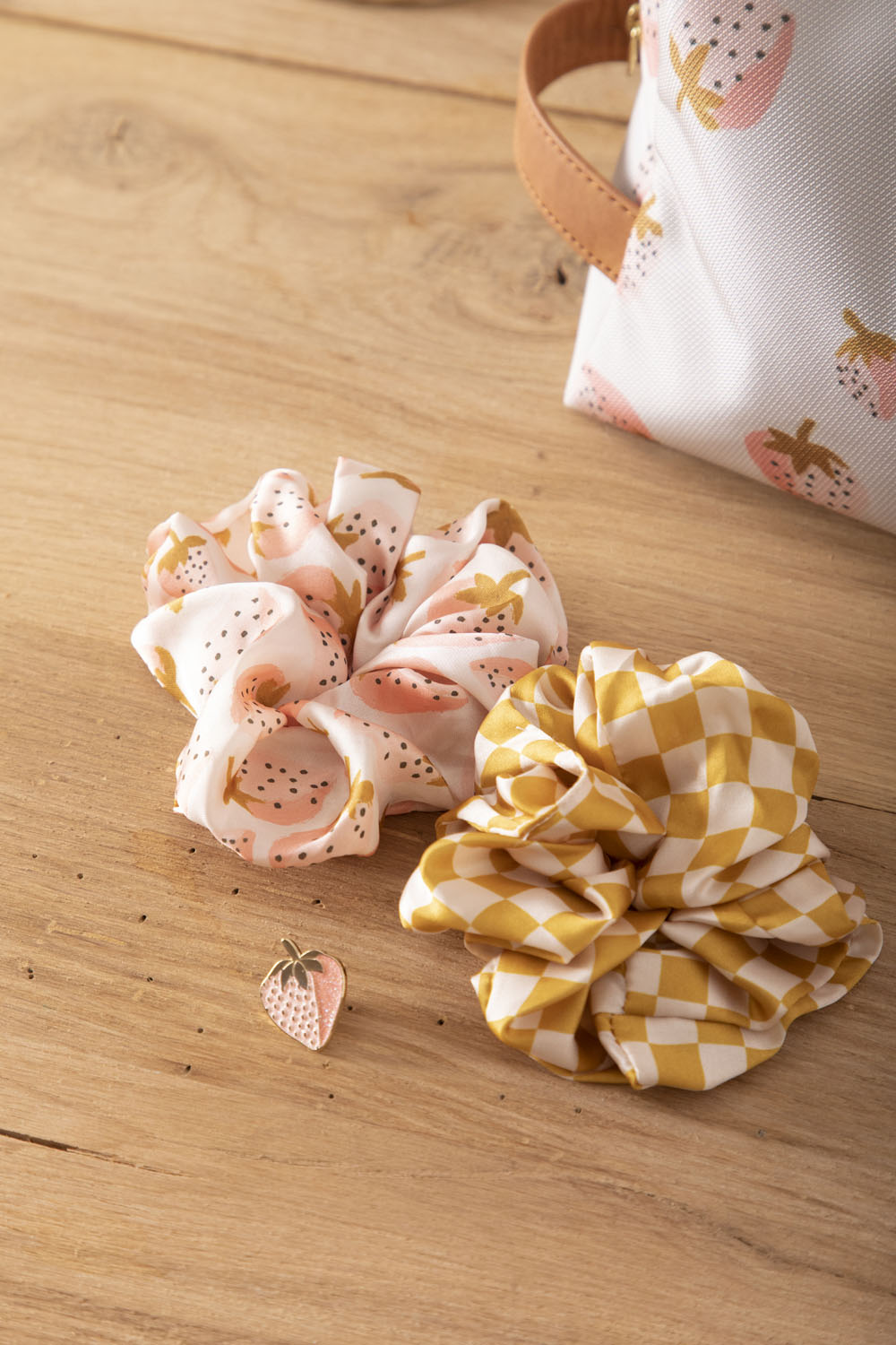 all-the-ways-to-say-strawberry-pin-s-fraise-mail-dor image 3