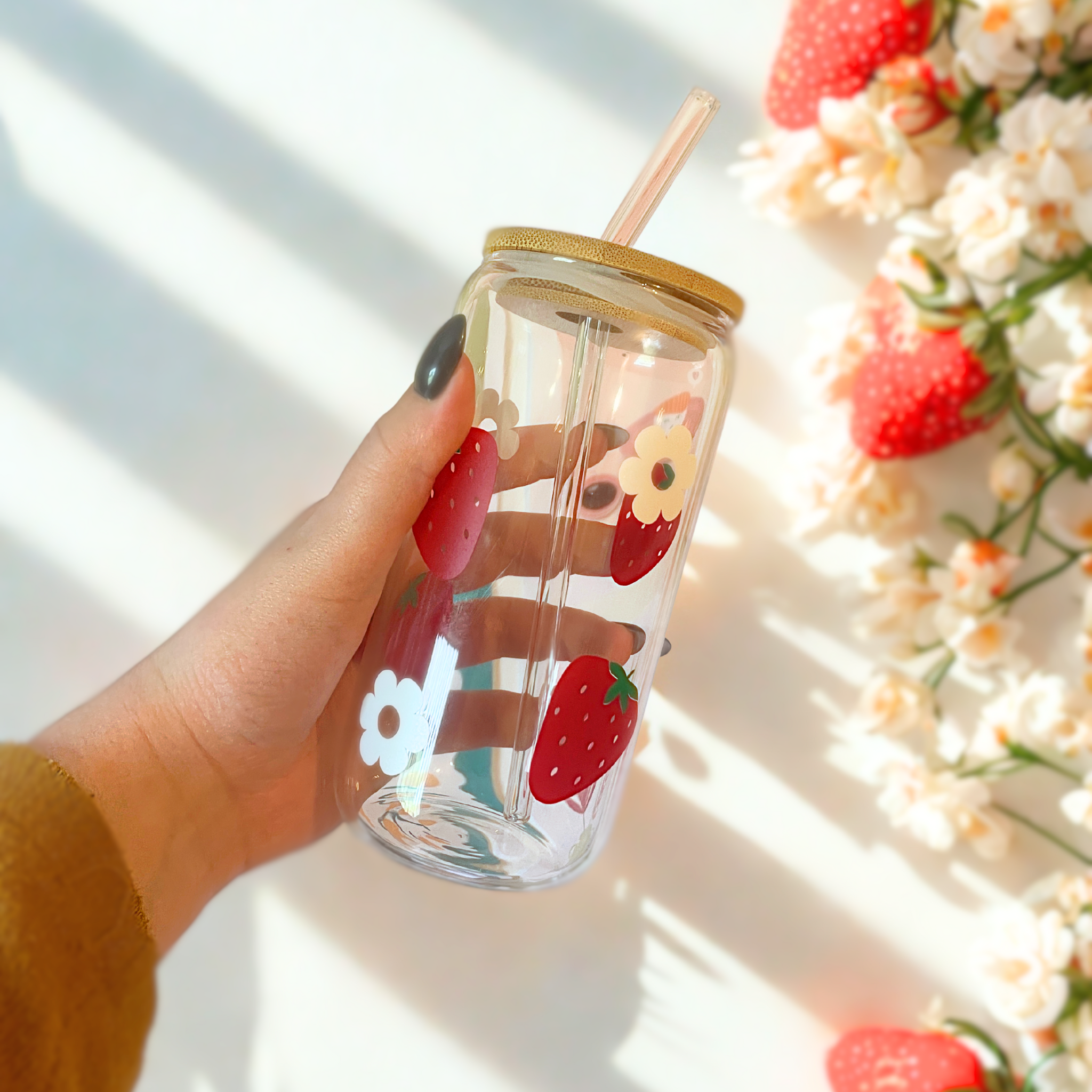 atelier-naholi-verre-cannette-fraises-500-ml-paille-verre image 1
