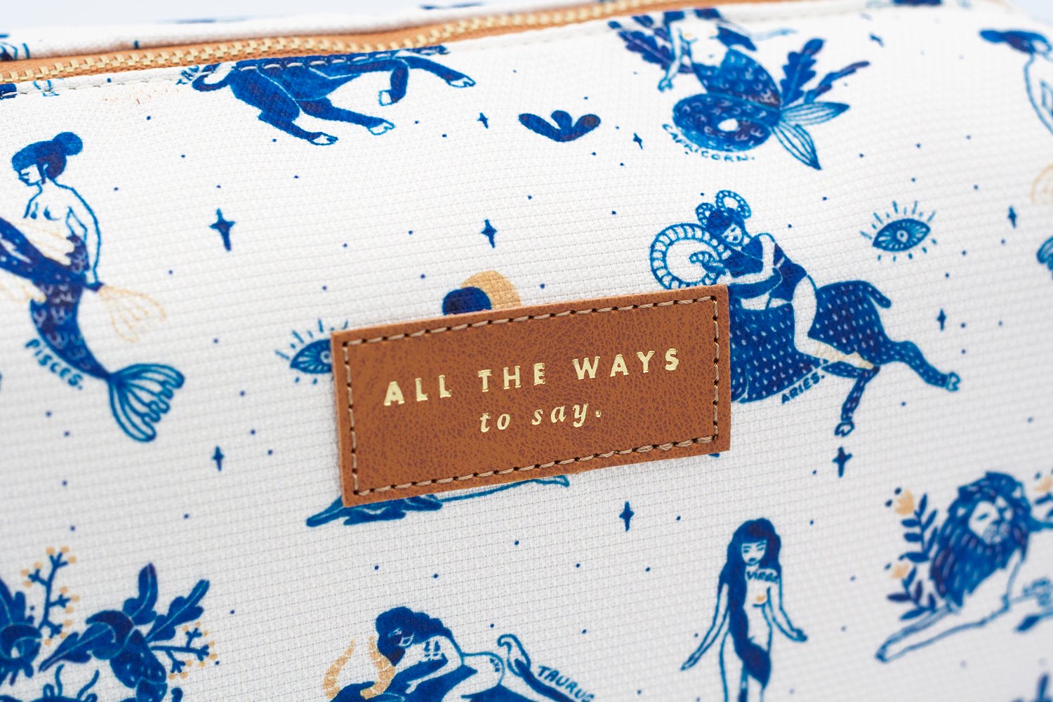 all-the-ways-to-say-astro-trousse-de-toilette-bleu-24-cm image 3