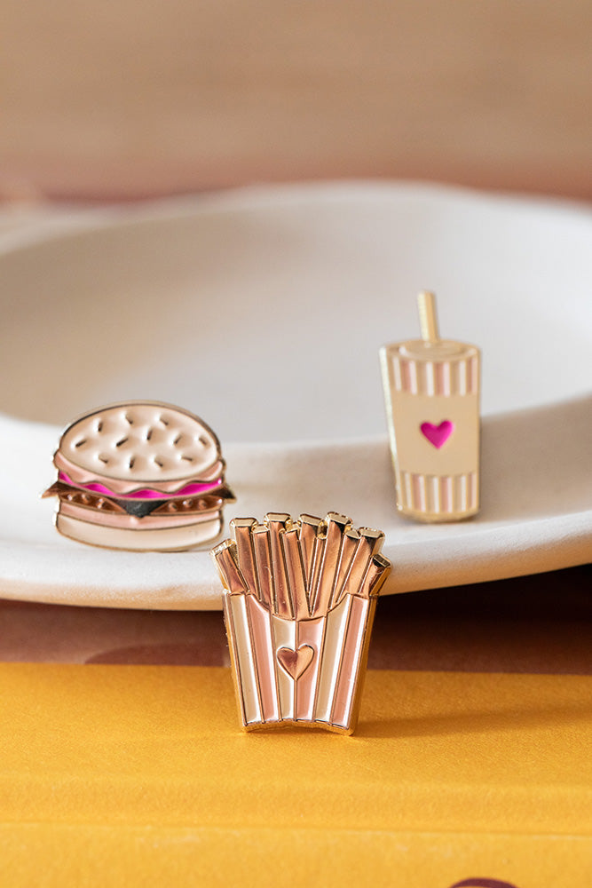 all-the-way-to-say-junk-food-pin-s-mail-dor-burger image 2