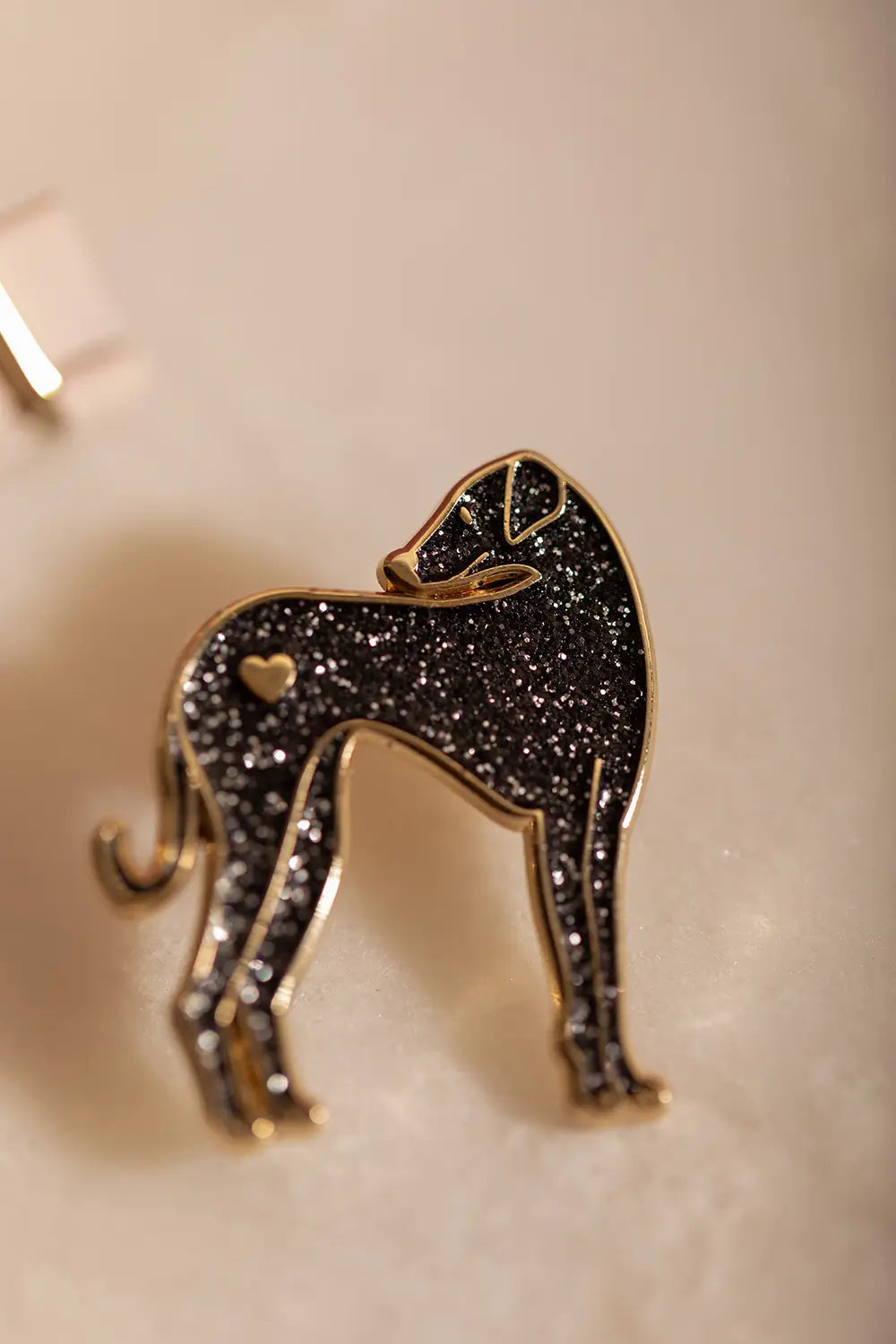 all-the-ways-to-say-greyhound-pin-s-l-vrier-mail-dor-30mm image 4
