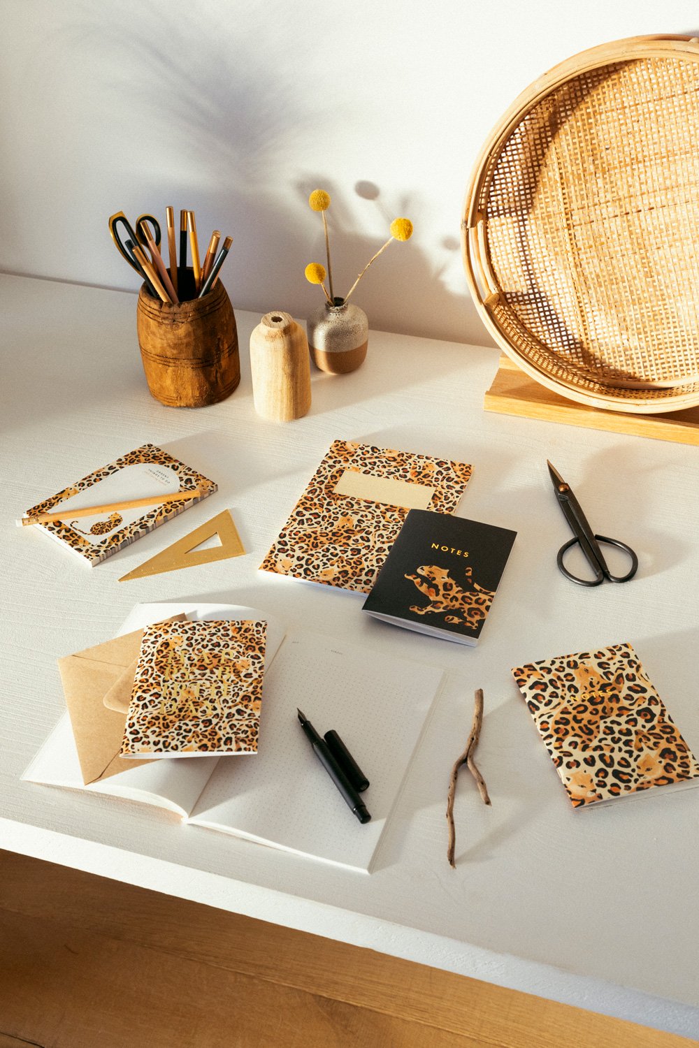 all-the-way-to-say-leopard-carte-anniversaire-a6-feuille-dor-e image 2