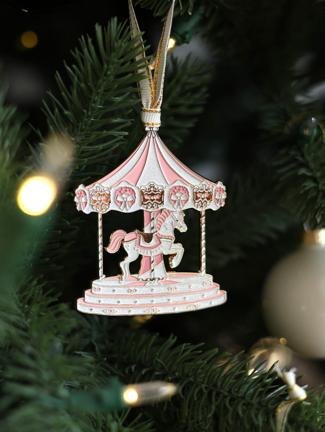 all-the-ways-to-say-merry-go-round-ornement-no-l-mail-rose image 2
