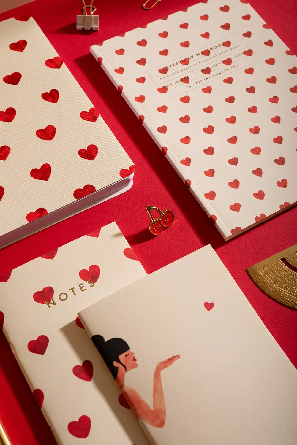 all-the-ways-to-say-new-hearts-carnet-a5-coeurs-rouges image 6