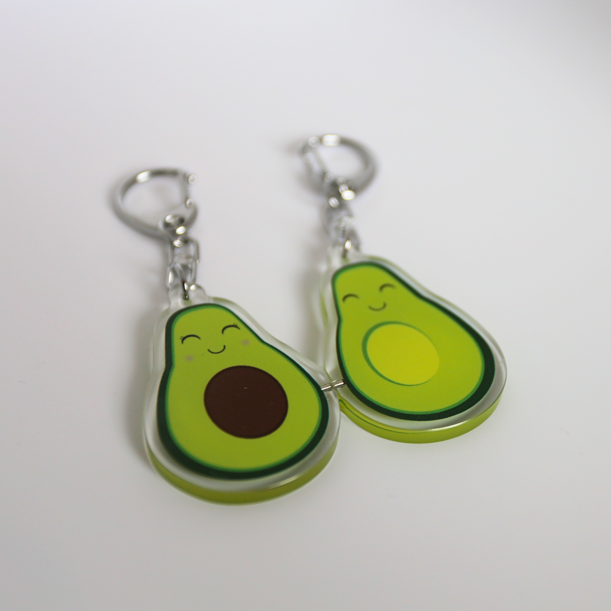atelier-naholi-porte-cl-couple-avocats-aimant-acrylique-5-cm image 2
