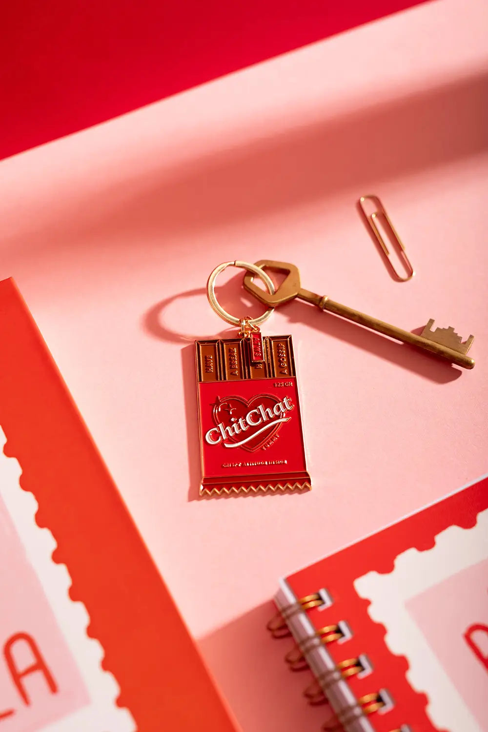 all-the-ways-to-say-chit-chat-porte-cl-s-chocolat-dor-69-mm image 6