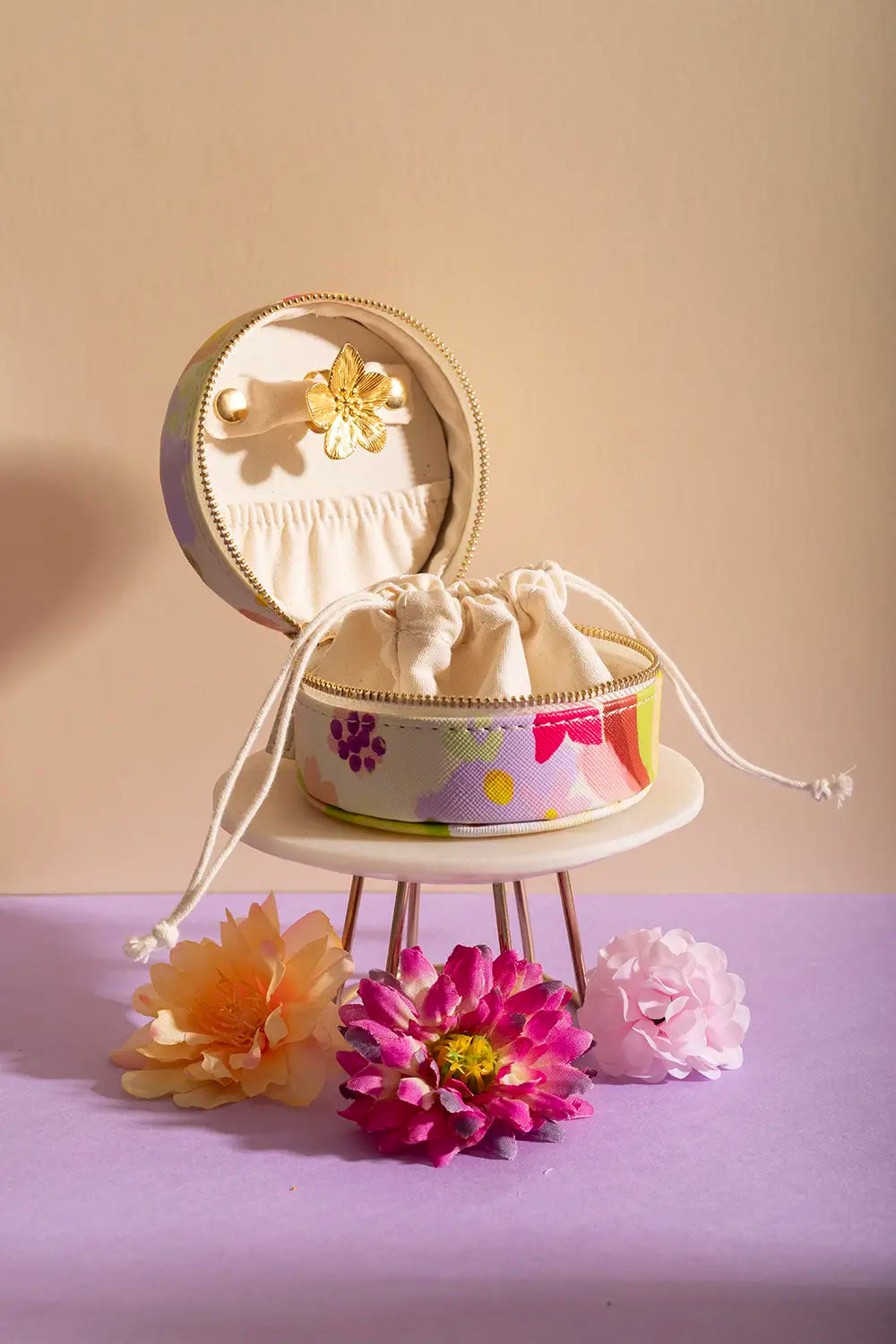 all-the-ways-to-say-spring-sweets-bo-te-bijoux-ronde-florale image 2