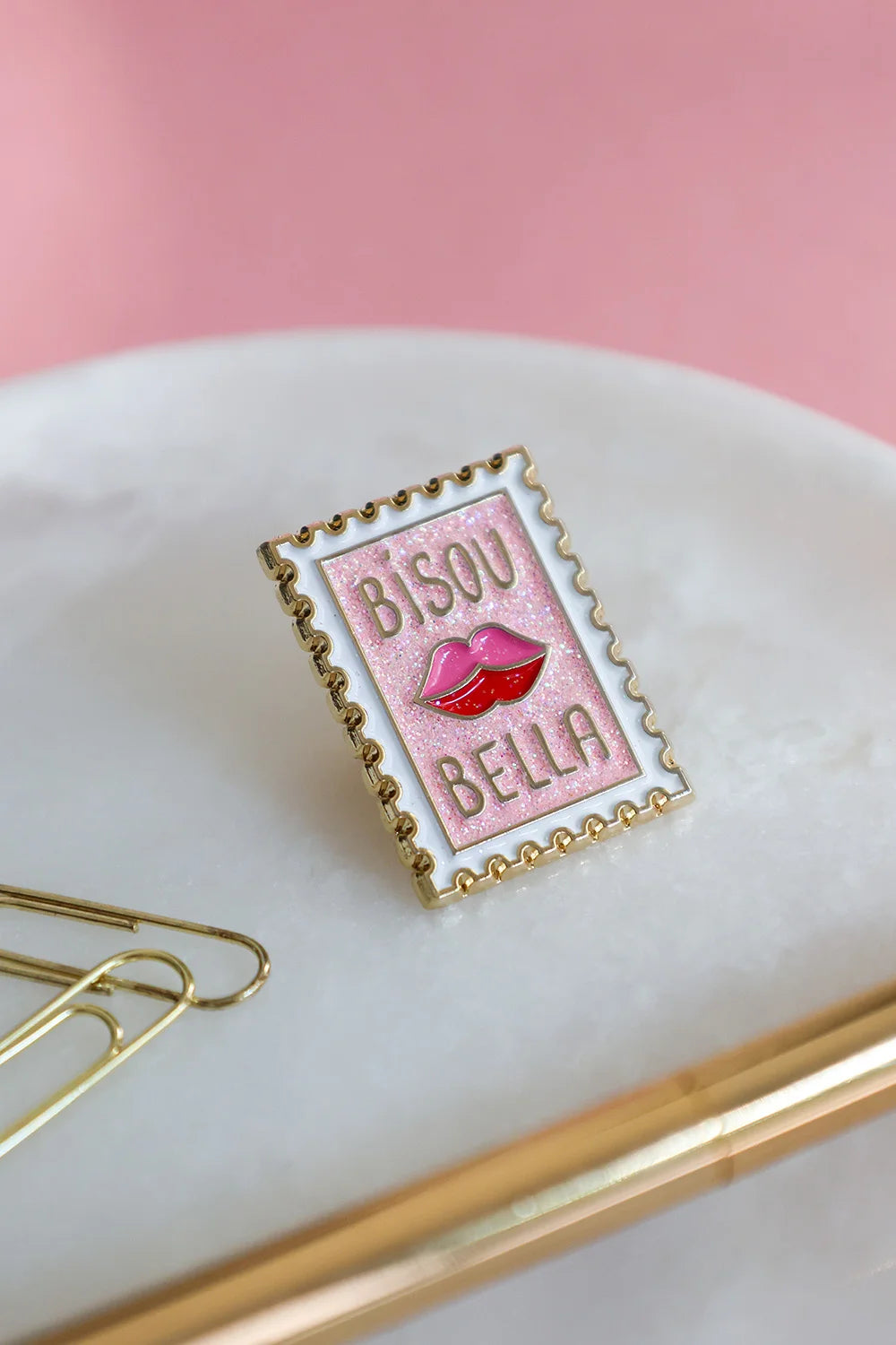 all-the-ways-to-say-bisou-bella-pin-s-mail-dor-19-mm image 3