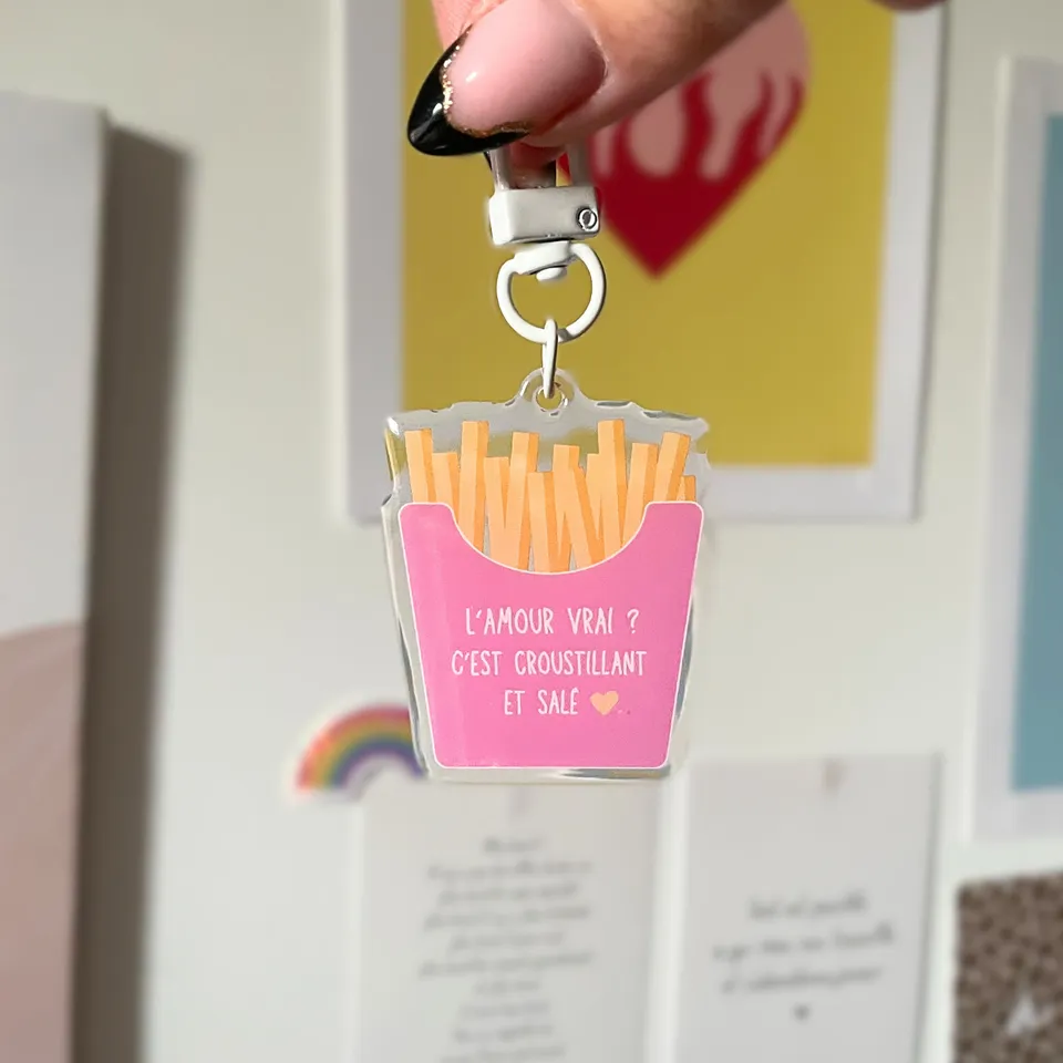 atelier-naholi-porte-cl-paquet-frites-rose-acrylique-5-cm image 1