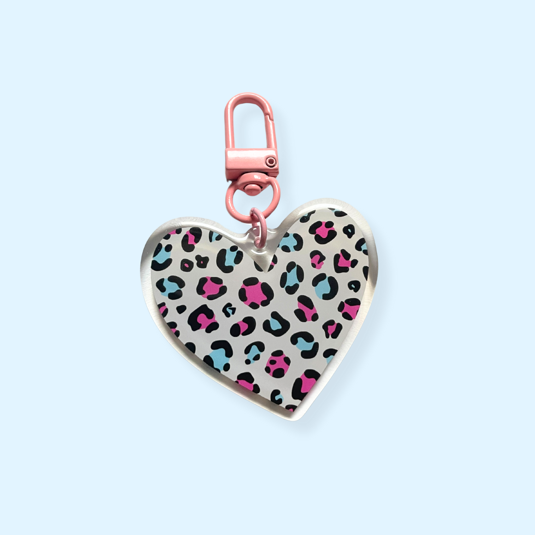 atelier-naholi-porte-cl-c-ur-l-opard-bleu-rose-5-cm image 1