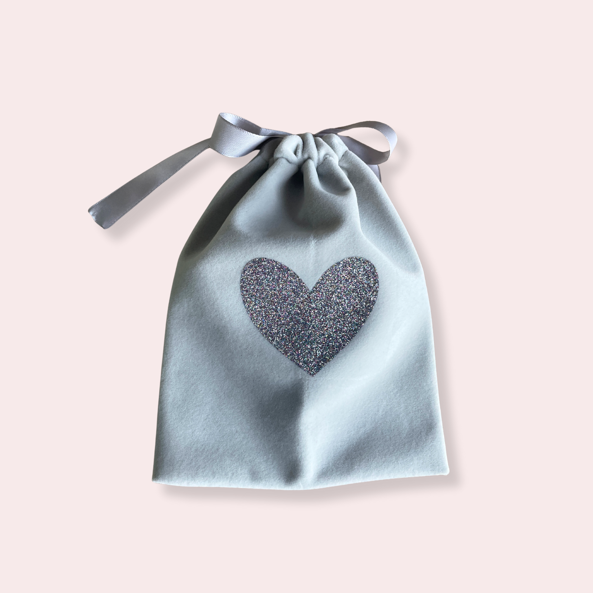 atelier-naholi-pochon-cadeau-ruban-gris-c-ur-paillettes-15x20cm image 1