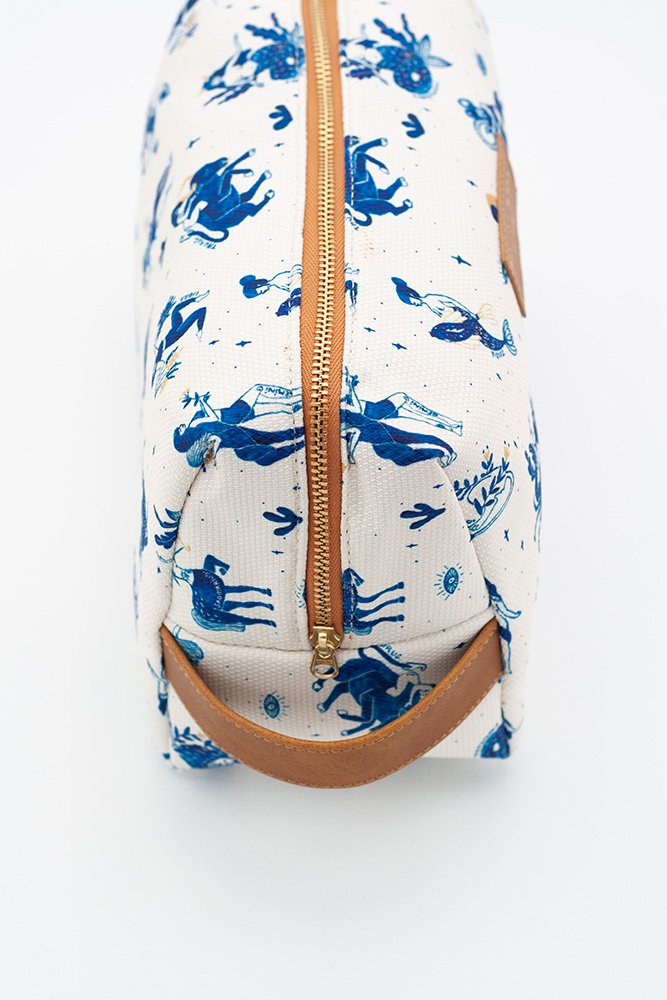 all-the-ways-to-say-astro-trousse-de-toilette-bleu-24-cm image 7