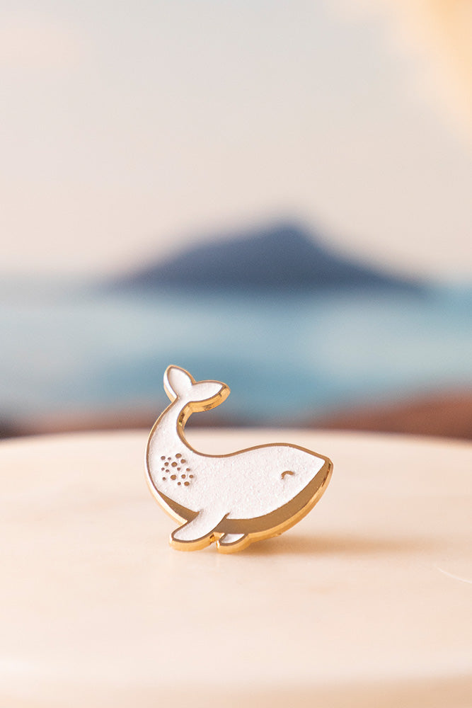 all-the-ways-to-say-white-whale-pin-s-baleine-blanche-dor image 2