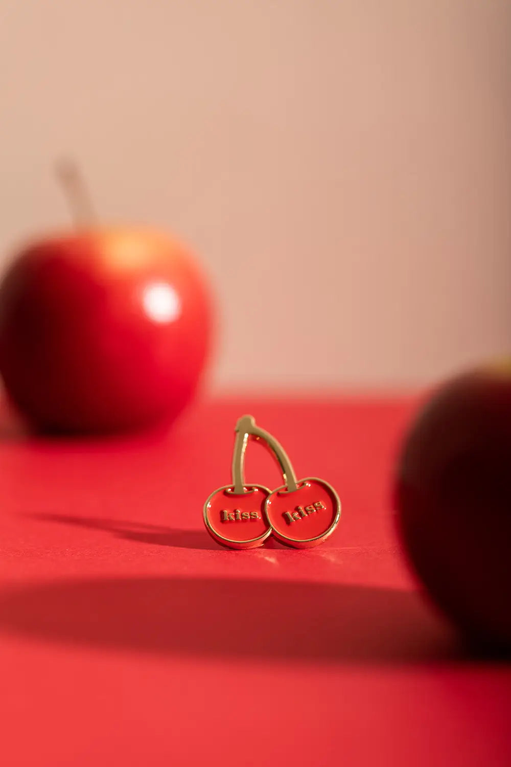 all-the-ways-to-say-kiss-kiss-pin-s-cerises-mail-dor-23-mm image 5