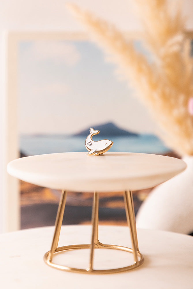 all-the-ways-to-say-white-whale-pin-s-baleine-blanche-dor image 3