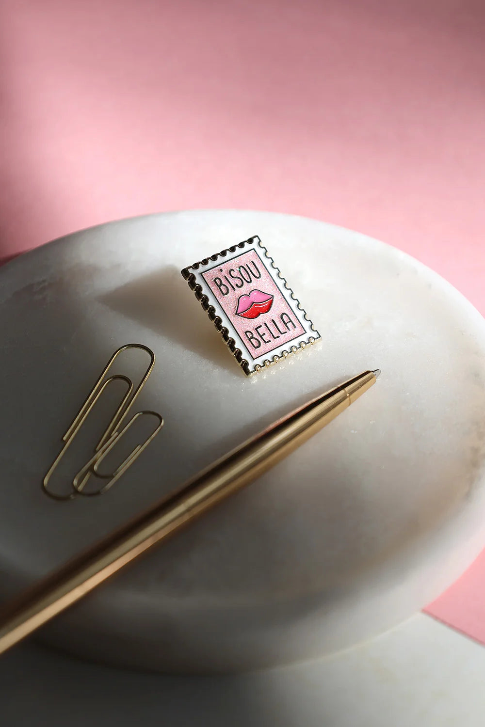 all-the-ways-to-say-bisou-bella-pin-s-mail-dor-19-mm image 4