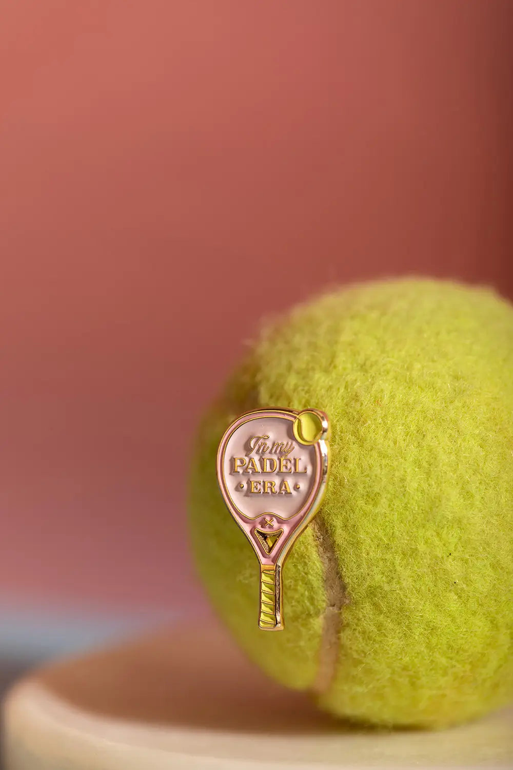all-the-way-to-say-padel-era-pin-s-mail-dor-17x31-mm image 2