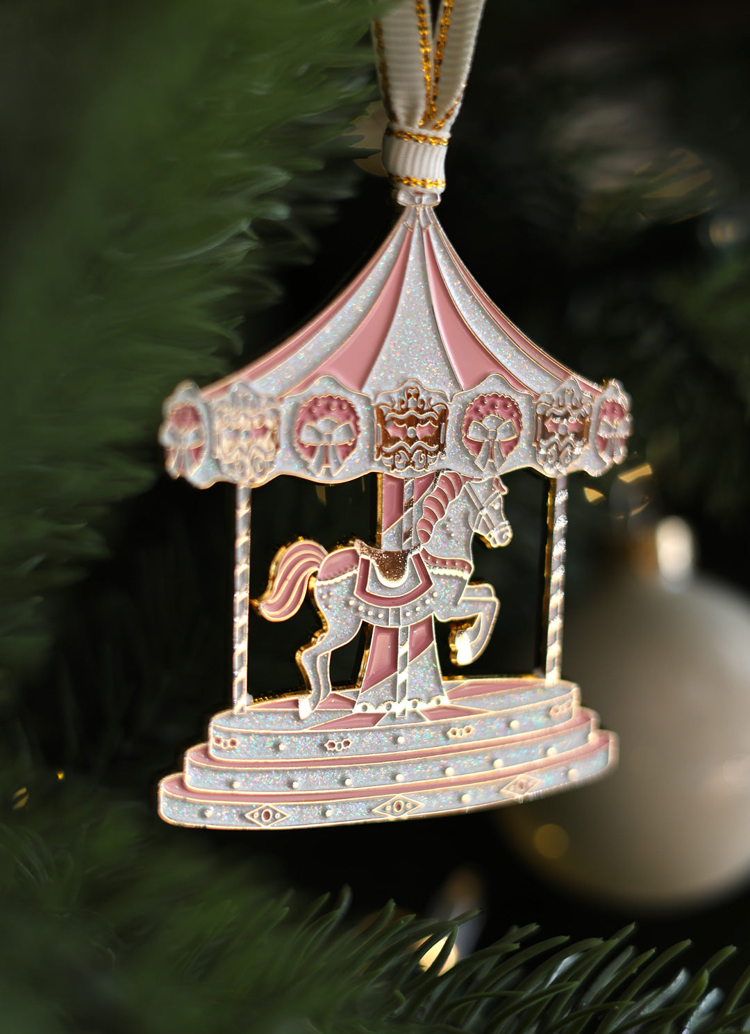 all-the-ways-to-say-merry-go-round-ornement-no-l-mail-rose image 3
