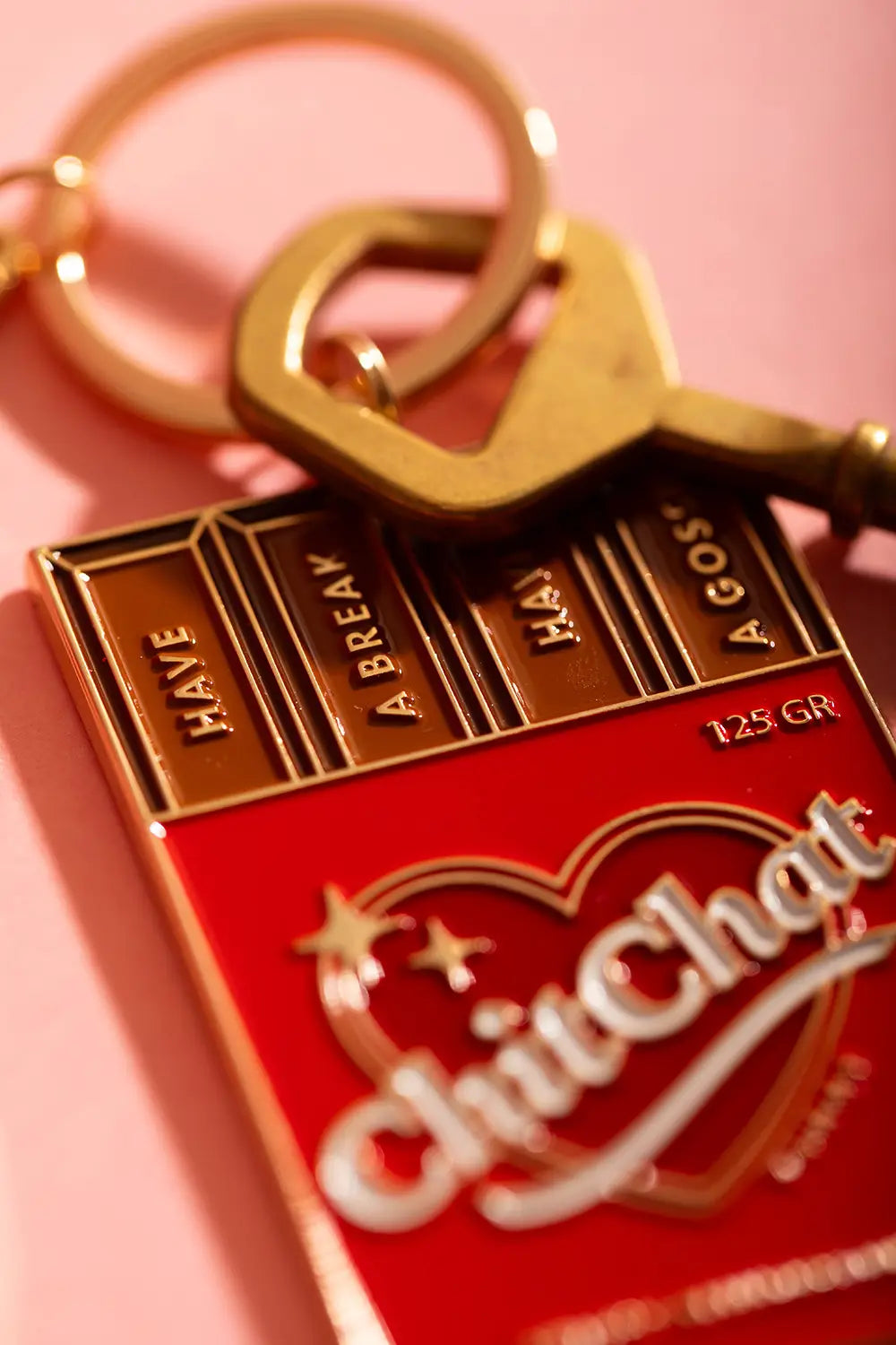 all-the-ways-to-say-chit-chat-porte-cl-s-chocolat-dor-69-mm image 3