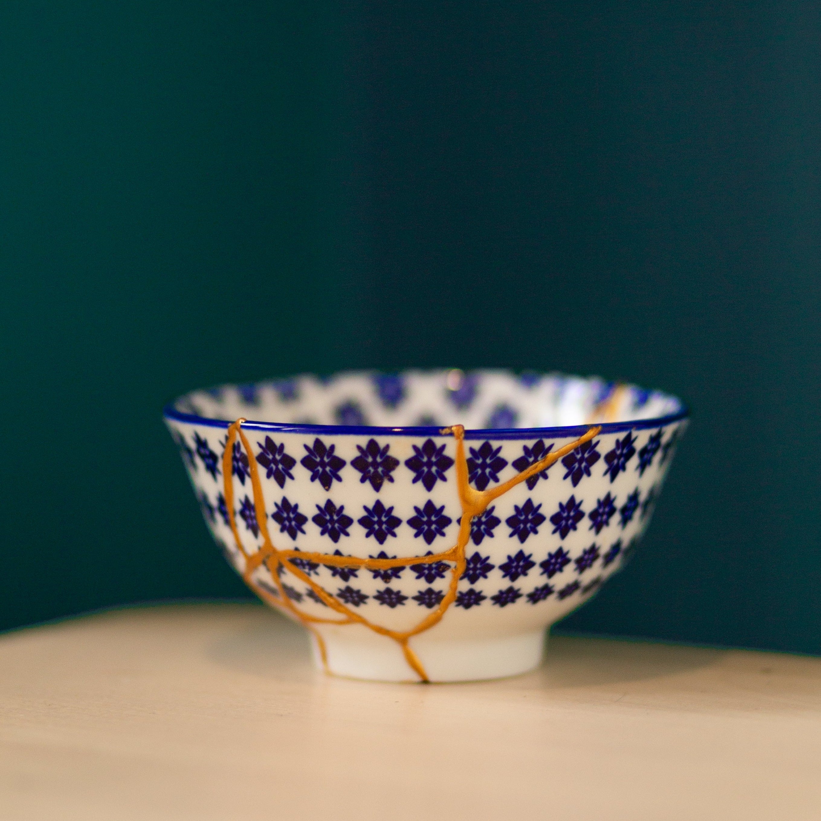 mora-approved-collection-kintsugi-kit-bol-porcelaine-rayures-or image 5