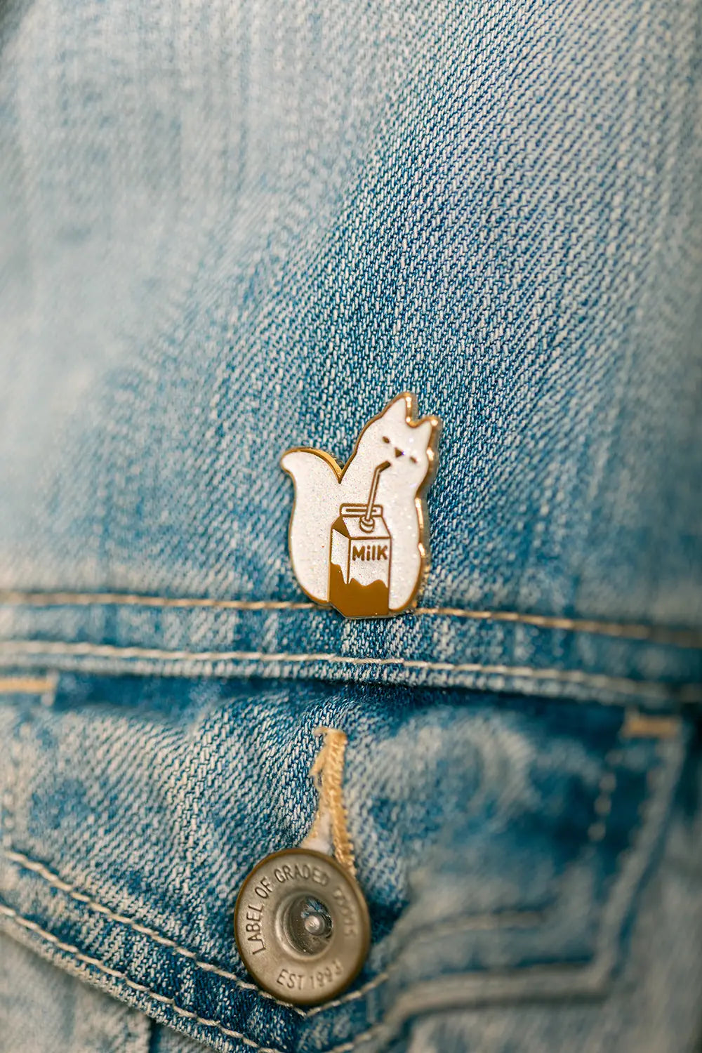 all-the-ways-to-say-cat-milk-pin-s-chat-lait-dor-26-mm image 4
