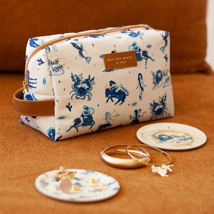 all-the-ways-to-say-astro-trousse-de-toilette-bleu-24-cm image 4