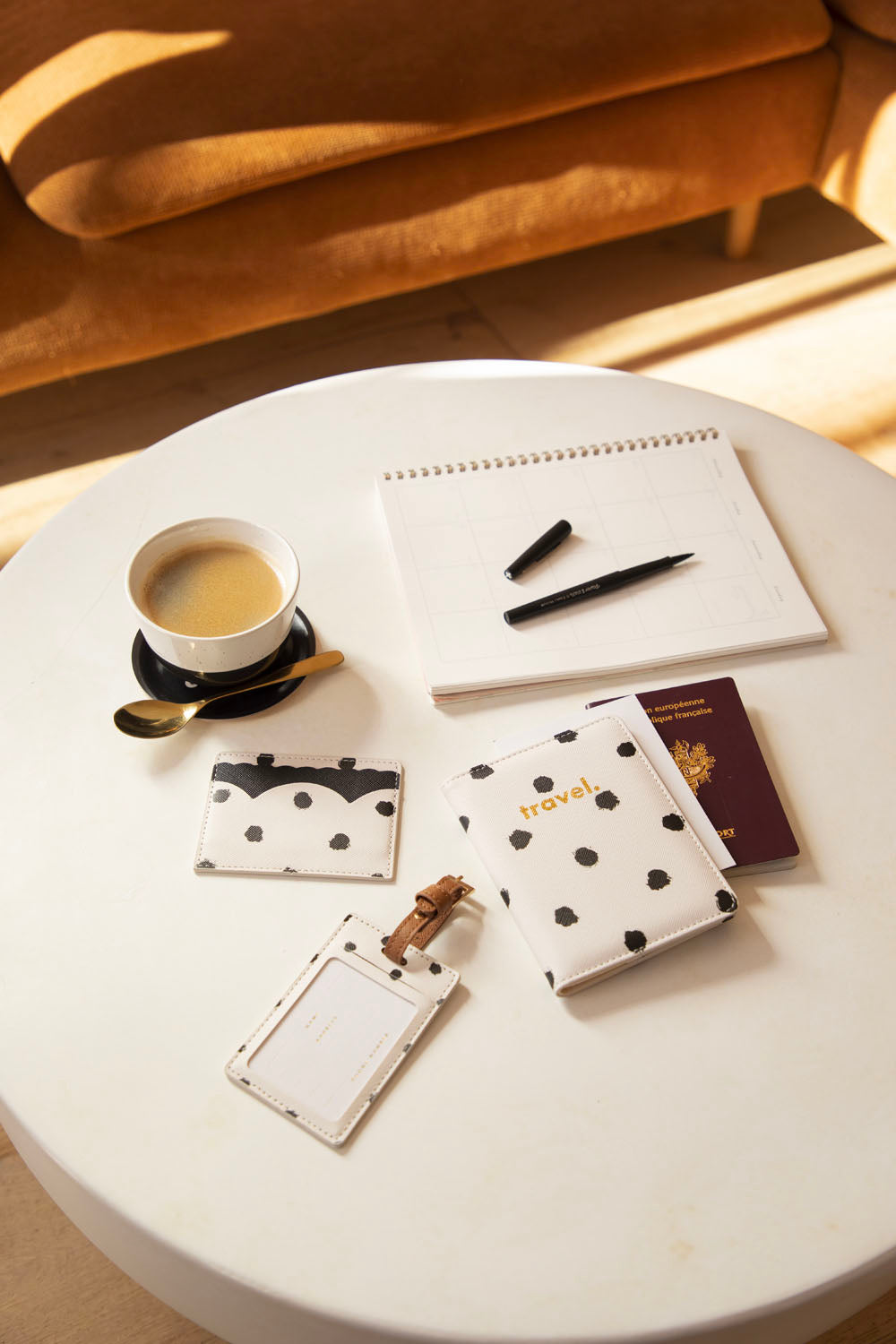 all-the-ways-to-say-painted-dots-set-voyage-passeport-pois image 6