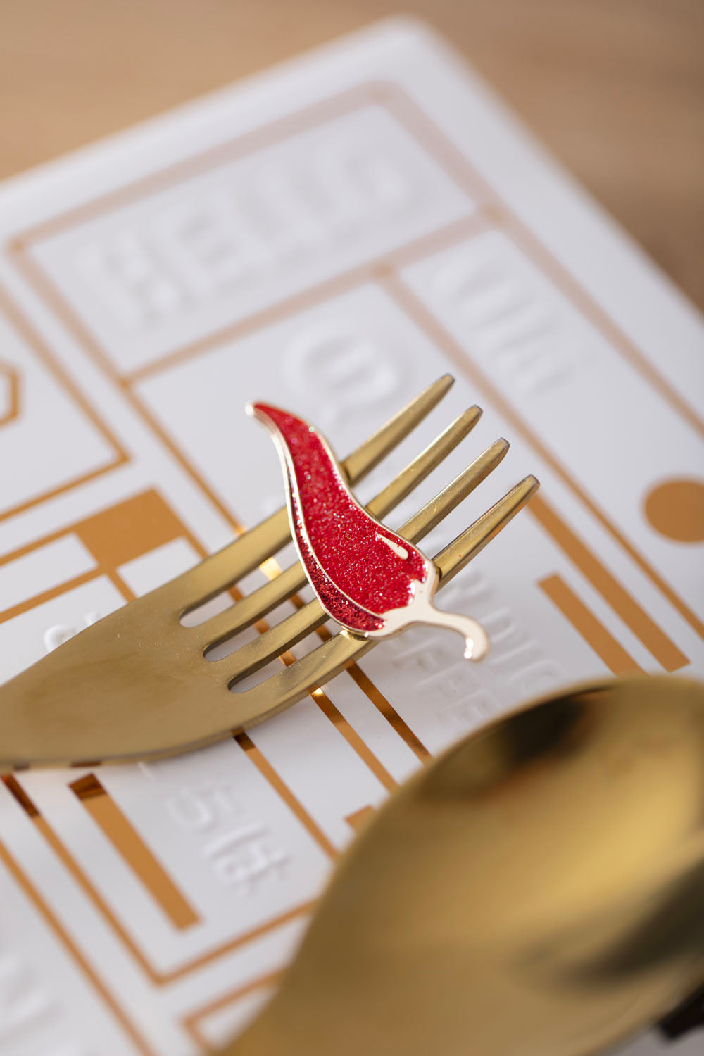 all-the-ways-to-say-chili-pepper-pin-s-piment-rouge-dor-23mm image 2