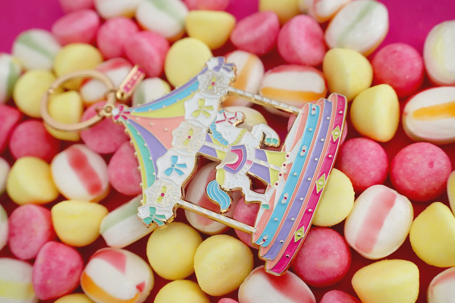 all-the-way-to-say-merry-go-round-porte-cl-s-mail-dor image 4