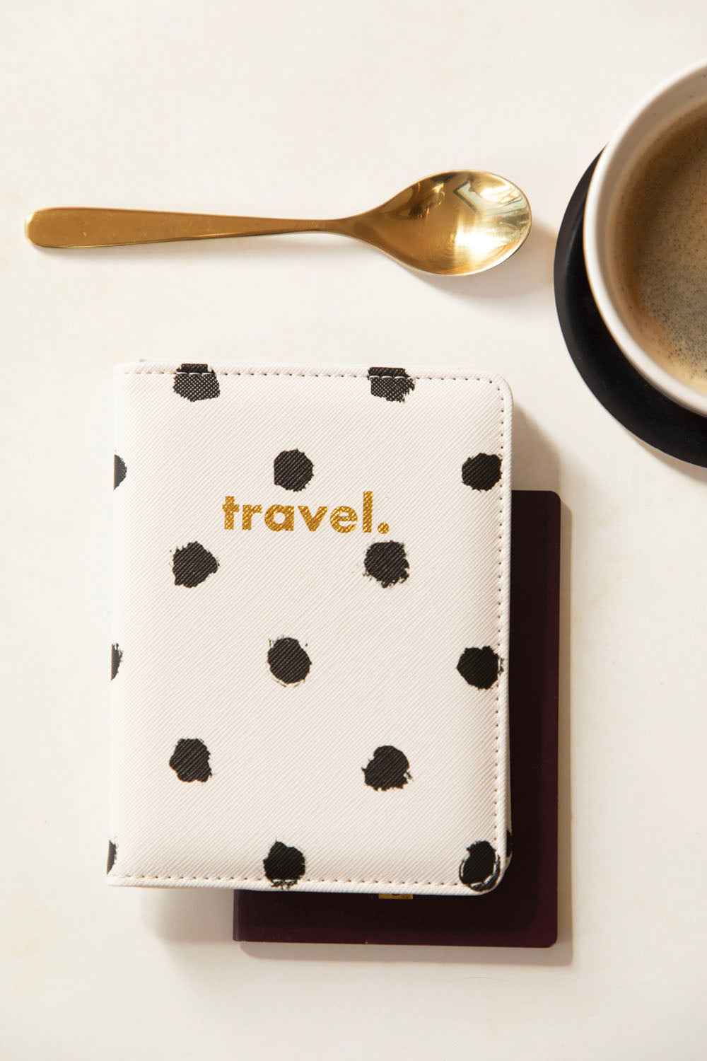 all-the-ways-to-say-painted-dots-set-voyage-passeport-pois image 4