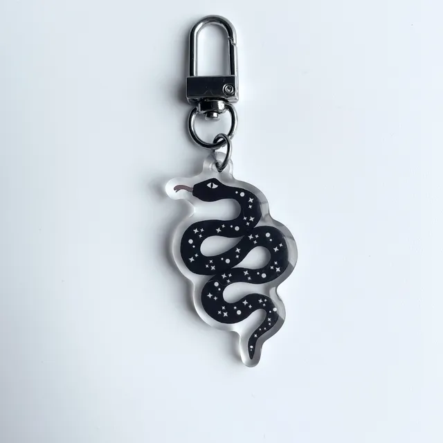 atelier-naholi-porte-cl-serpent-noir-acrylique-4-5-cm image 1
