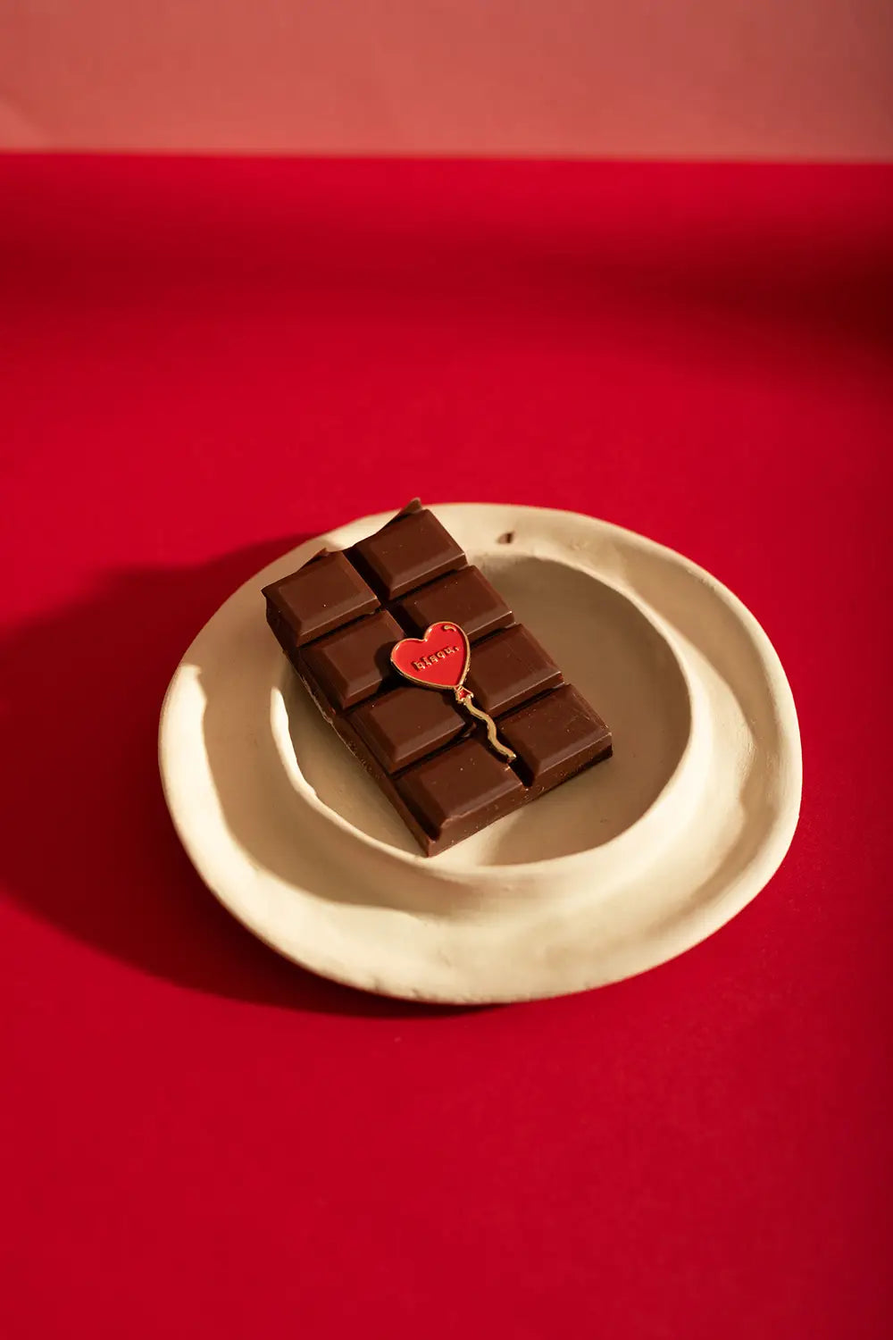 all-the-ways-to-say-bisou-pin-s-c-ur-rouge-mail-dor image 7