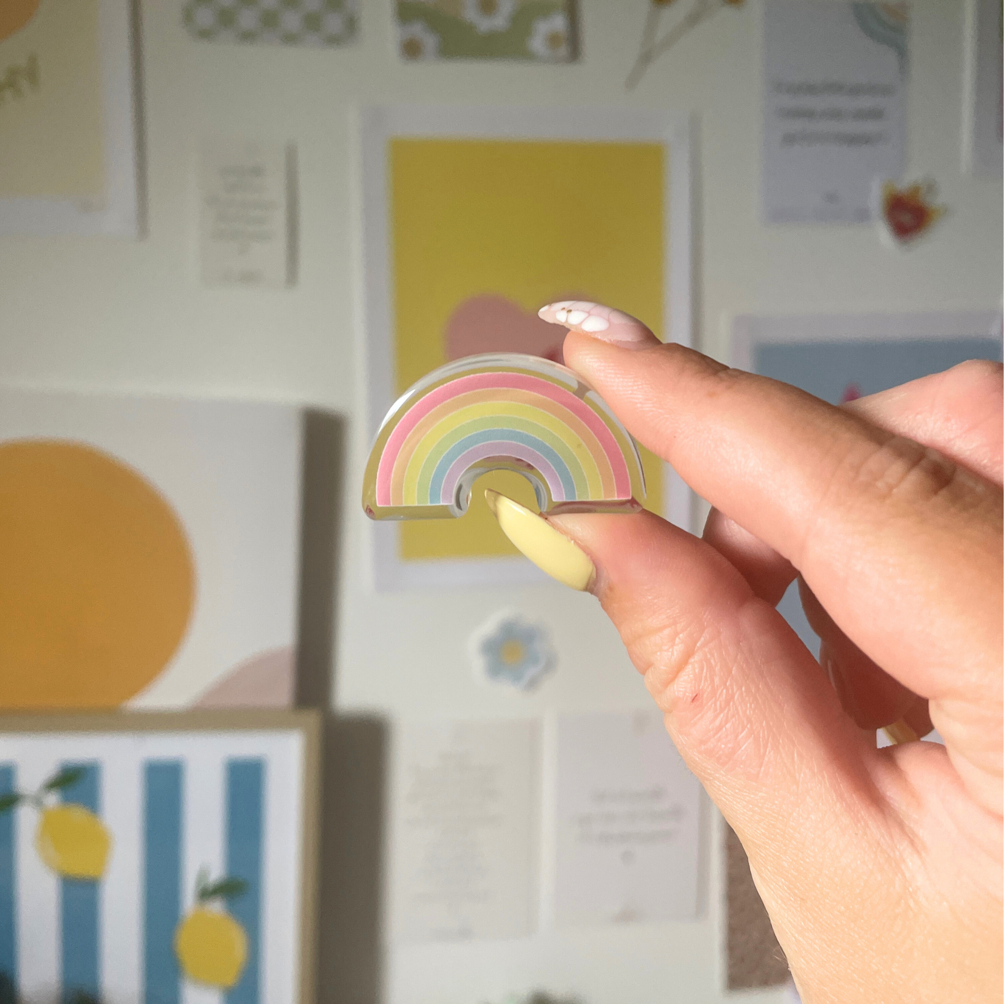 atelier-naholi-pins-arc-en-ciel-broche-acrylique-3-8-cm image 2