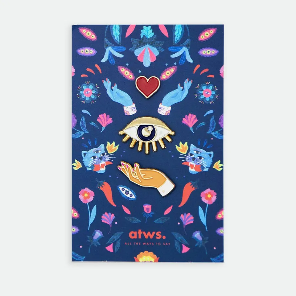 all-the-ways-to-say-heart-on-hand-pin-s-main-coeur-dor image 1