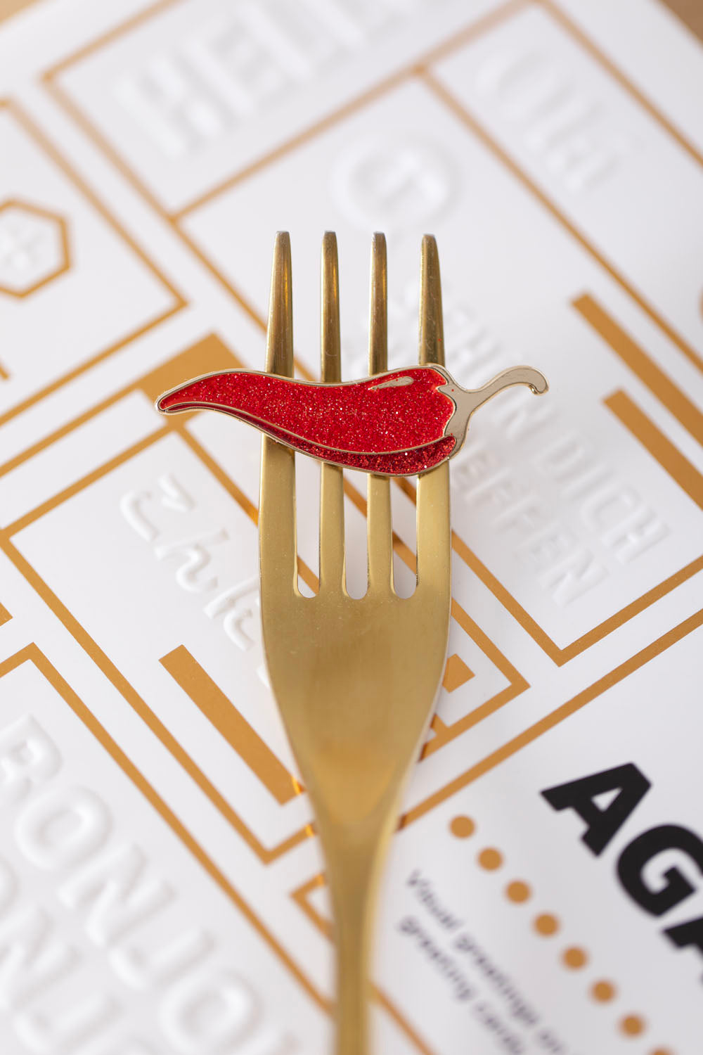 all-the-ways-to-say-chili-pepper-pin-s-piment-rouge-dor-23mm image 3