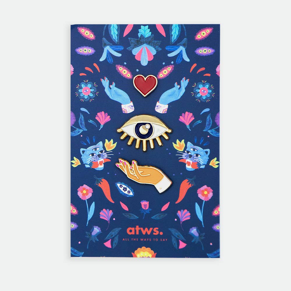 all-the-ways-to-say-heart-on-hand-pin-s-main-coeur-dor image 1