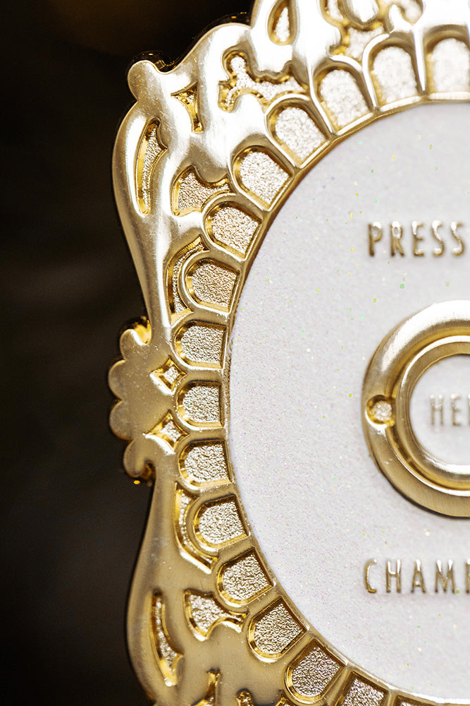 all-the-ways-to-say-press-for-champagne-ornement-no-l-dor image 3