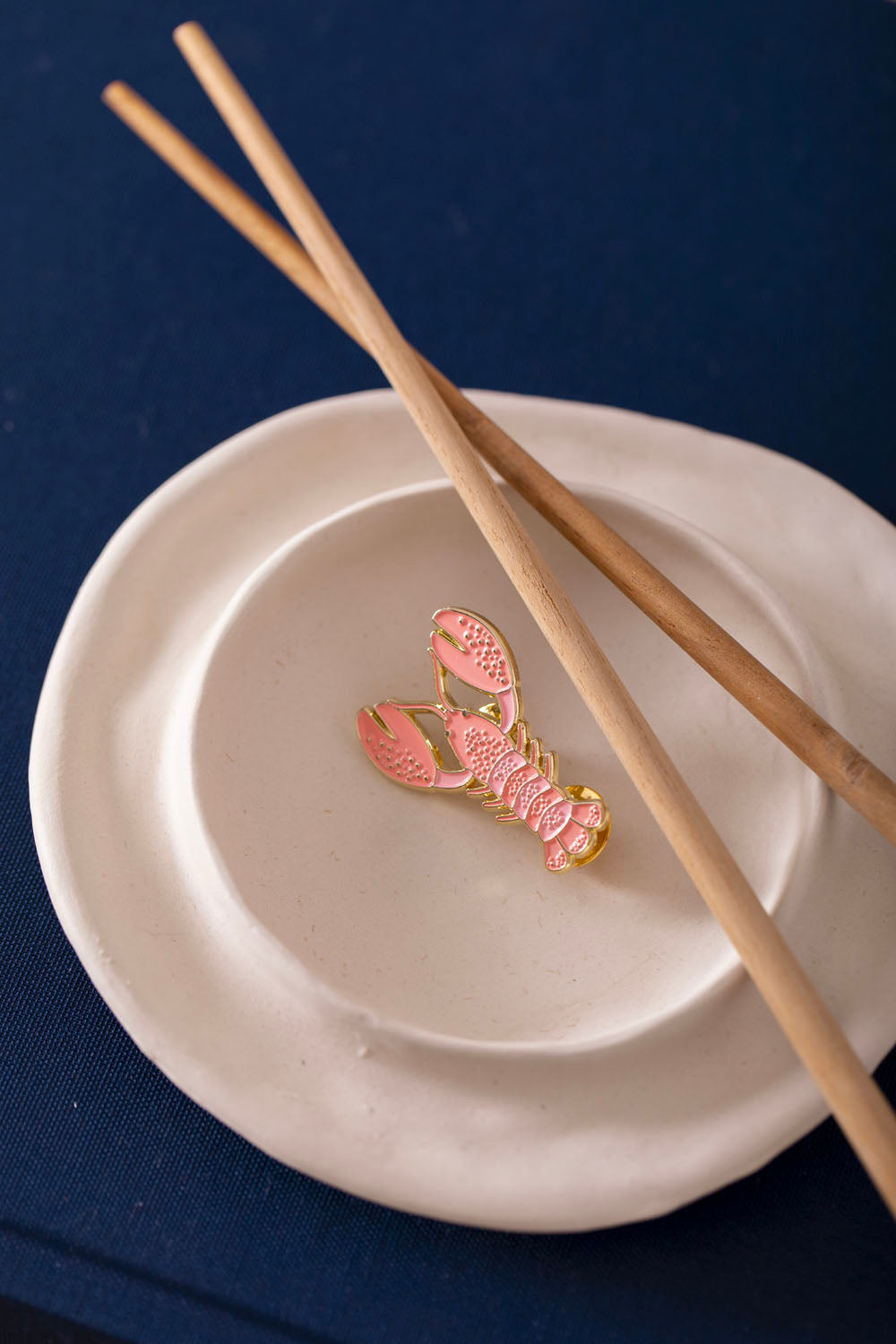 all-the-ways-to-say-lobster-pin-s-homard-rose-dor-23-mm image 2