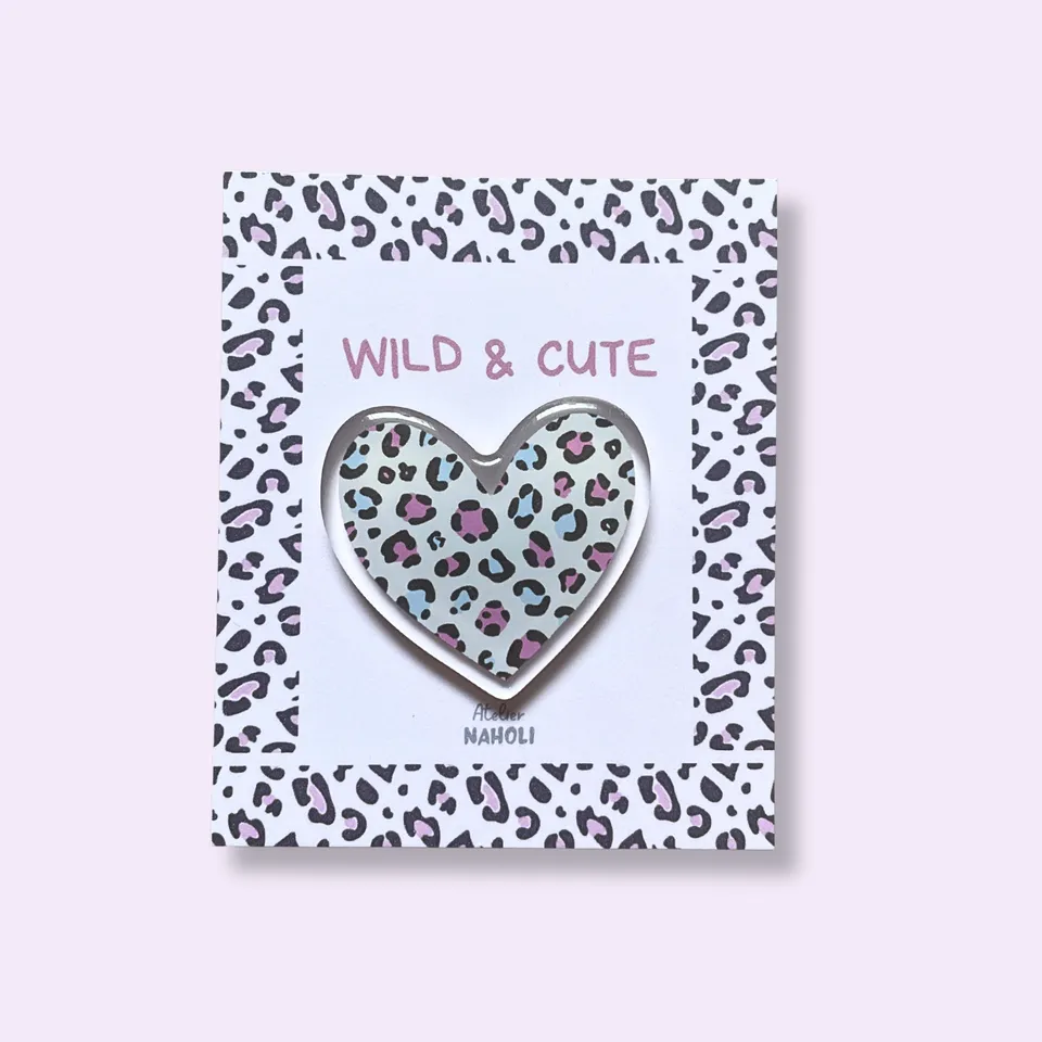 atelier-naholi-pins-c-ur-l-opard-pin-s-acrylique-3-8-cm image 1