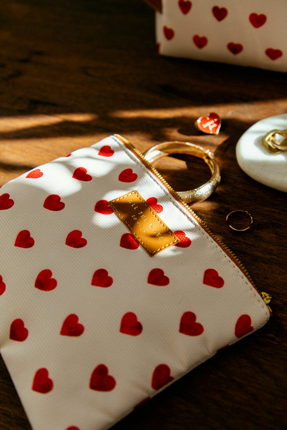 all-the-ways-to-say-f-cking-cute-pochette-effet-cuir-21-5-cm image 2